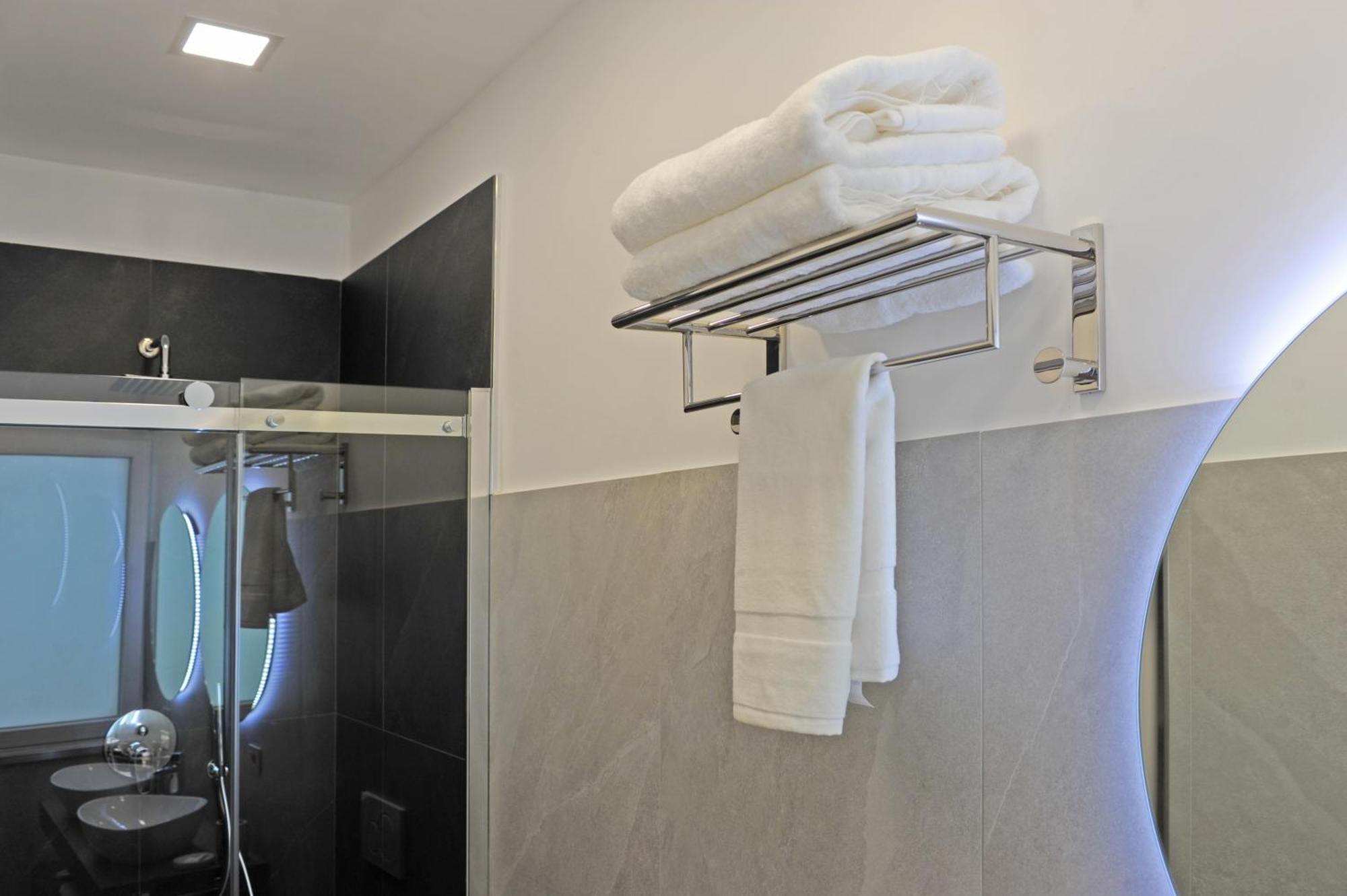 Mom Apartment Rooms&Suites Тиволи Экстерьер фото