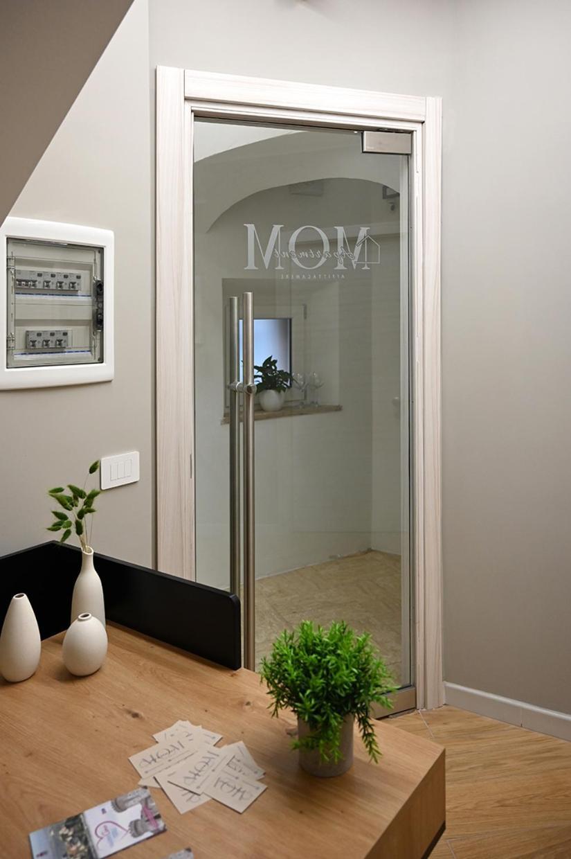 Mom Apartment Rooms&Suites Тиволи Экстерьер фото