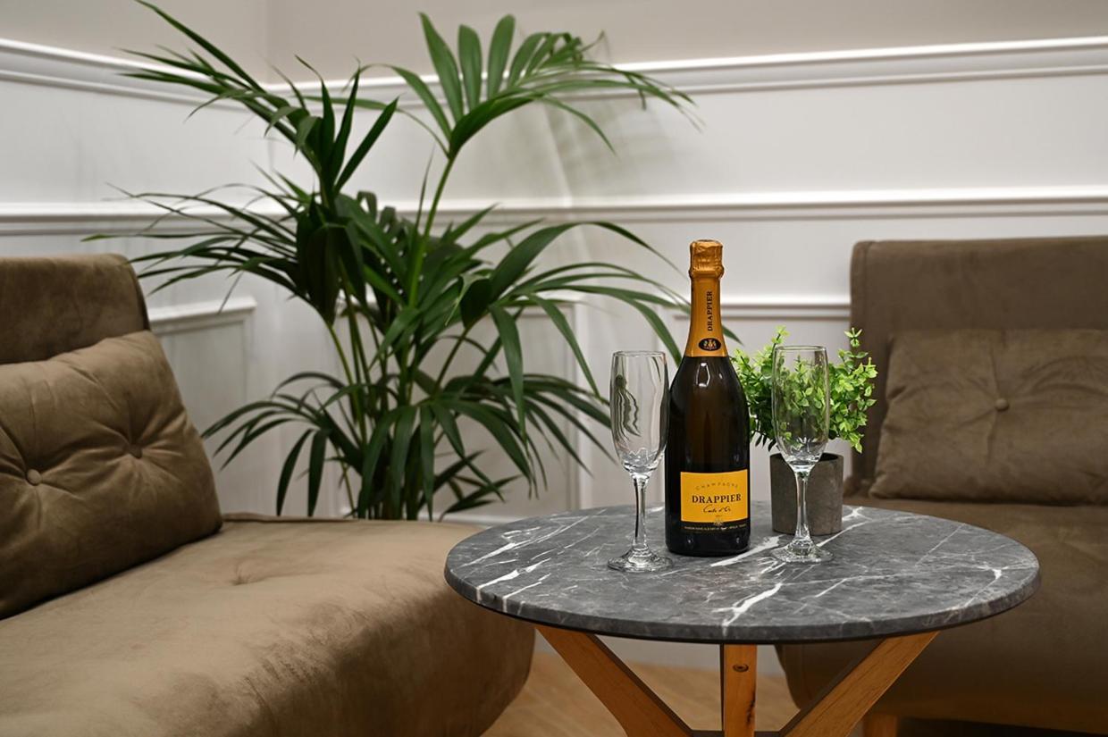 Mom Apartment Rooms&Suites Тиволи Экстерьер фото