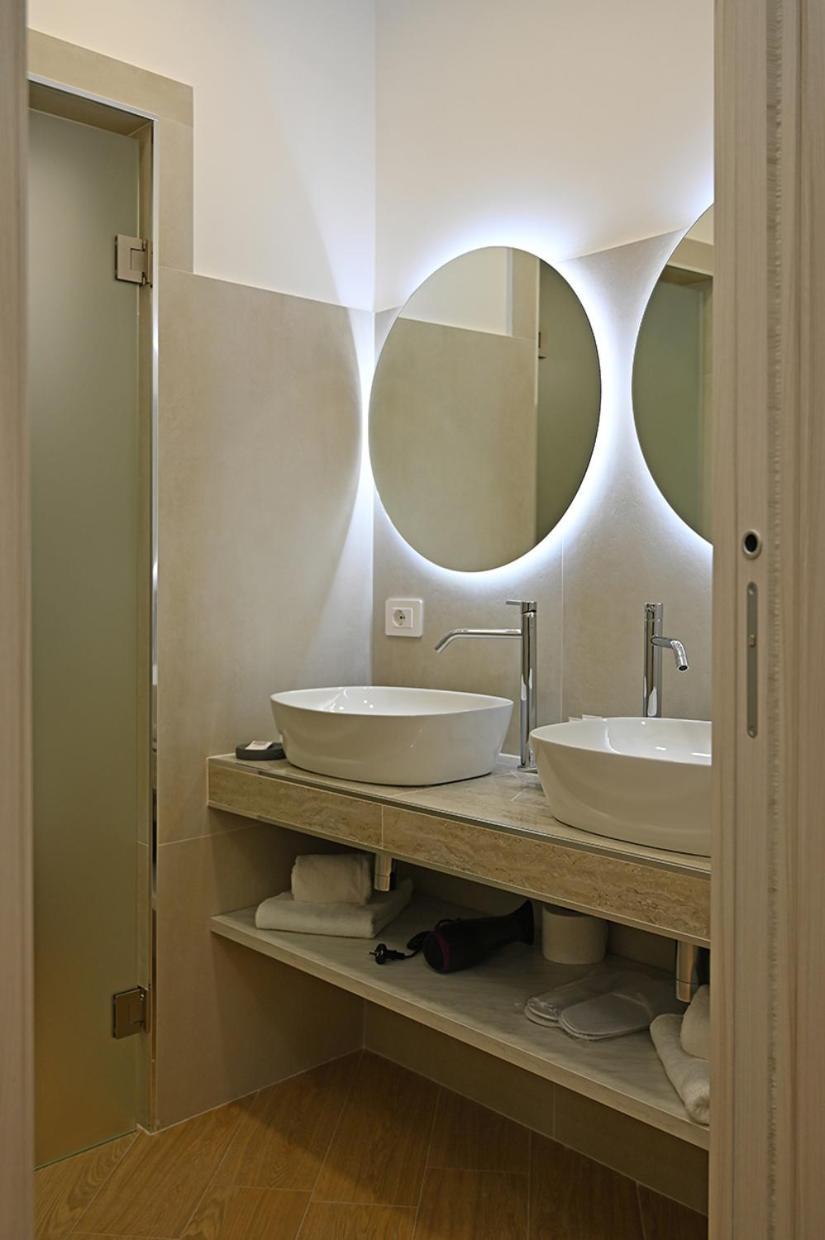 Mom Apartment Rooms&Suites Тиволи Экстерьер фото