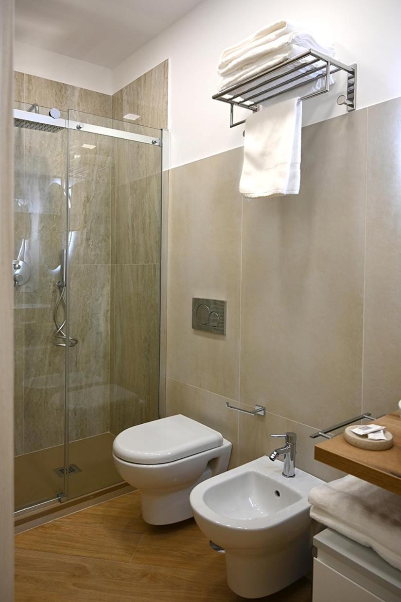 Mom Apartment Rooms&Suites Тиволи Экстерьер фото