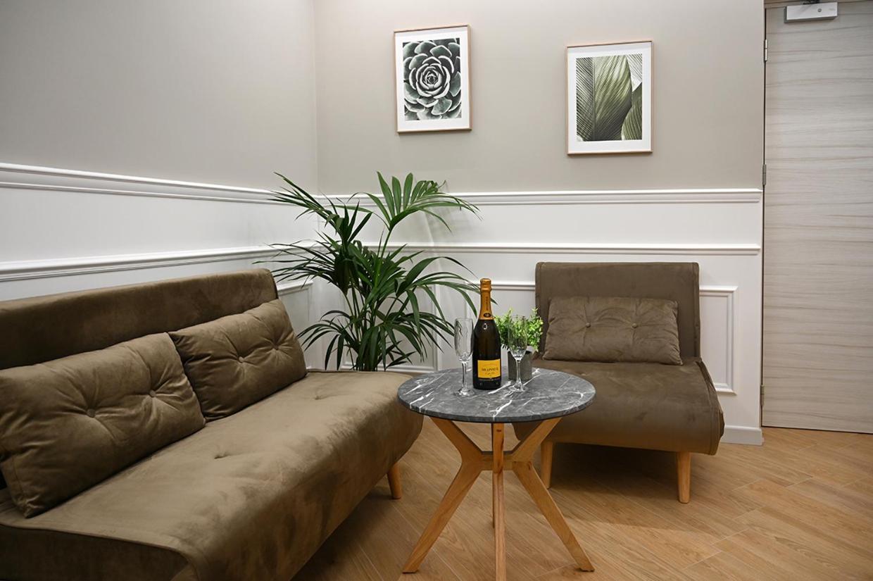 Mom Apartment Rooms&Suites Тиволи Экстерьер фото